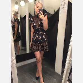 AMINA Kort kjole med blonde