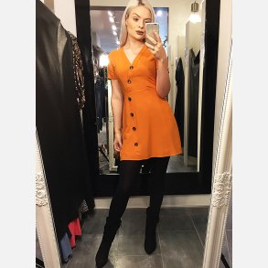 BONI Kortrmet kjole med knapper