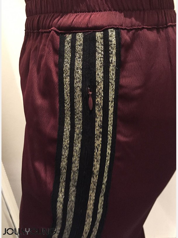 TABIA 2 Bukser i bordeaux farve med striber i siden