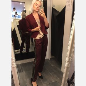 TABIA 2 Bukser i bordeaux farve med striber i siden