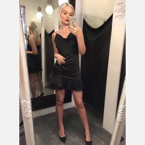 DALI Kort kjole i sort farve 