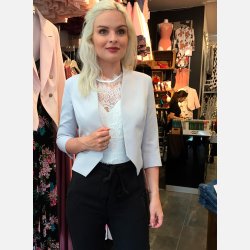 EDE VIP Kort blazer i gr farve