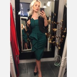 SINERA Grn flnset kjole