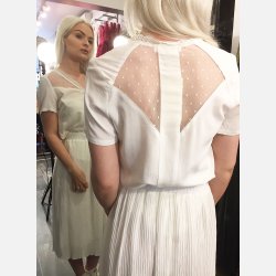 CORIETE Hvid bluse med blonder