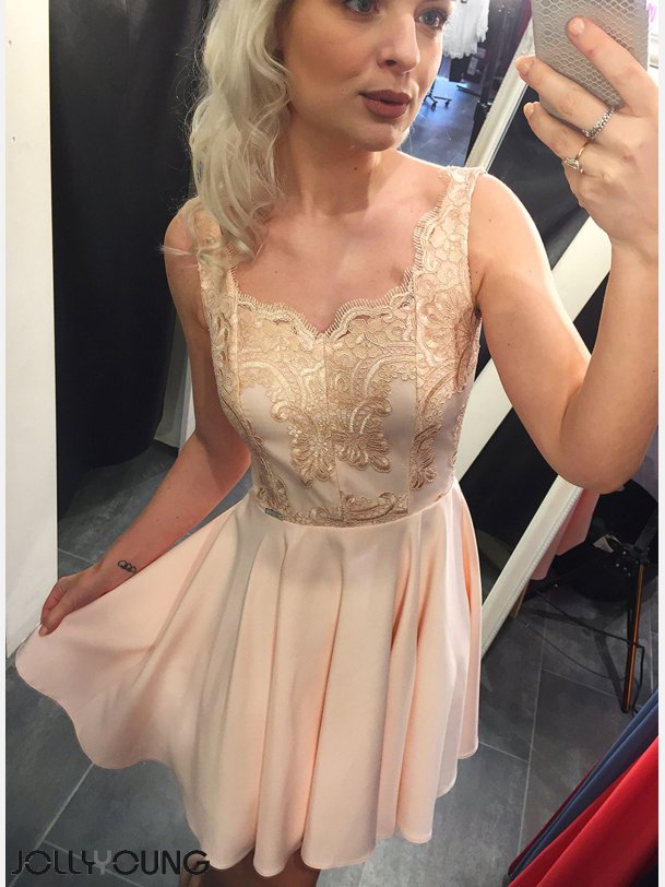 AMANDA Kjole i rosa farve med blonde overdel