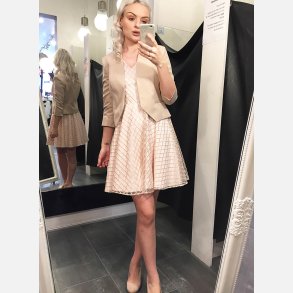 EDE VIP Kort blazer i beige farve