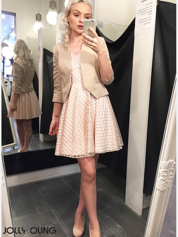 EDE VIP Kort blazer i beige farve
