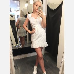 ADA Kort hvid broderet kjole