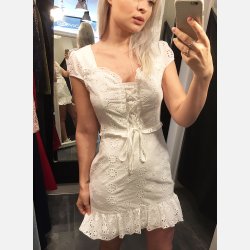 ADA Kort hvid broderet kjole