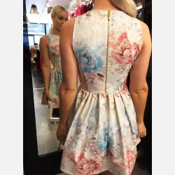 STUDI Kort kjole med blomsterprint