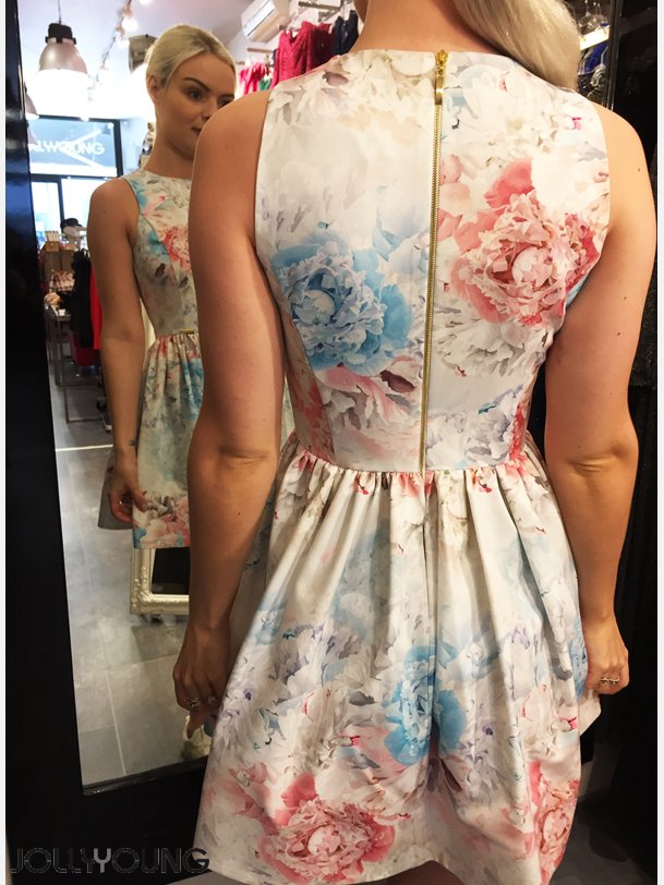 STUDI Kort kjole med blomsterprint