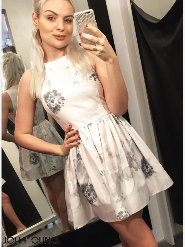 STUDI 2 Kort kjole med blomsterprint