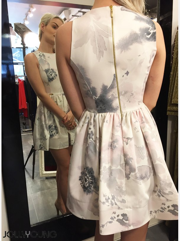 STUDI 2 Kort kjole med blomsterprint