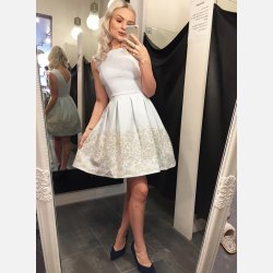 MOLLI Kort kjole i mint farve med dekorativ nederdel