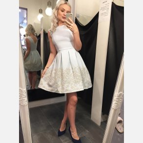 MOLLI Kort kjole i mint farve med dekorativ nederdel