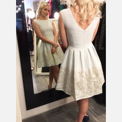 MOLLI Kort kjole i mint farve med dekorativ nederdel