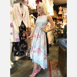 NIUTA Lang blomstret kjole med lukket ryg