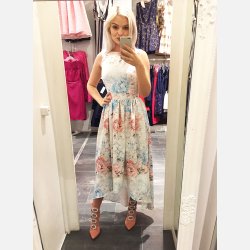 NIUTA Lang blomstret kjole med lukket ryg