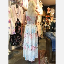 NIUTA Lang blomstret kjole med lukket ryg