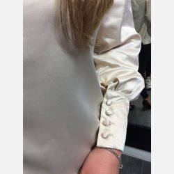 PIEW Satin bluse i beige farve