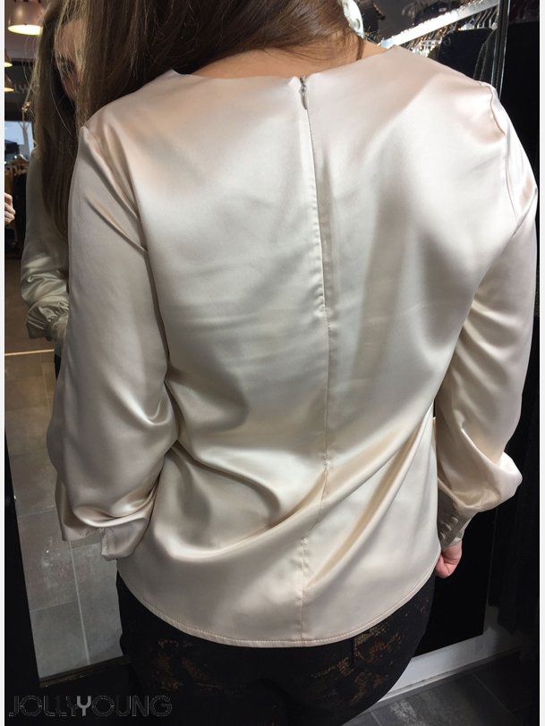 PIEW Satin bluse i beige farve