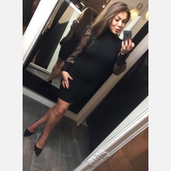 RENATTA Sort glitrende kjole med chiffon rmer