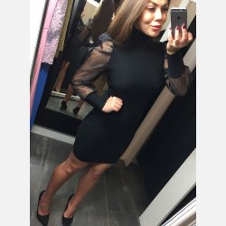 RENATTA Sort glitrende kjole med chiffon rmer