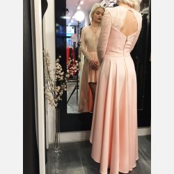 LOREN Rosa kjole med blonder