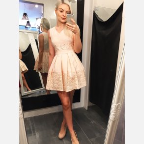 NORIS 2 Kjole i rosa farve med blonder