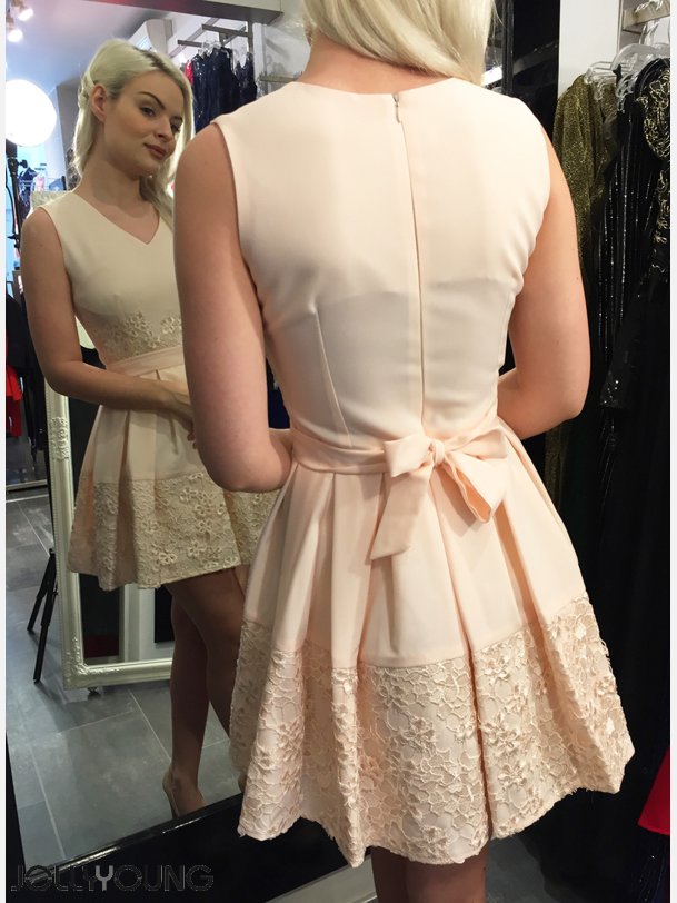 NORIS 2 Kjole i rosa farve med blonder