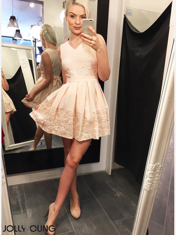 NORIS 2 Kjole i rosa farve med blonder