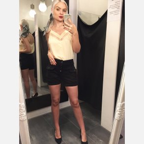 ROSALIA Shorts med knapper i sort farve