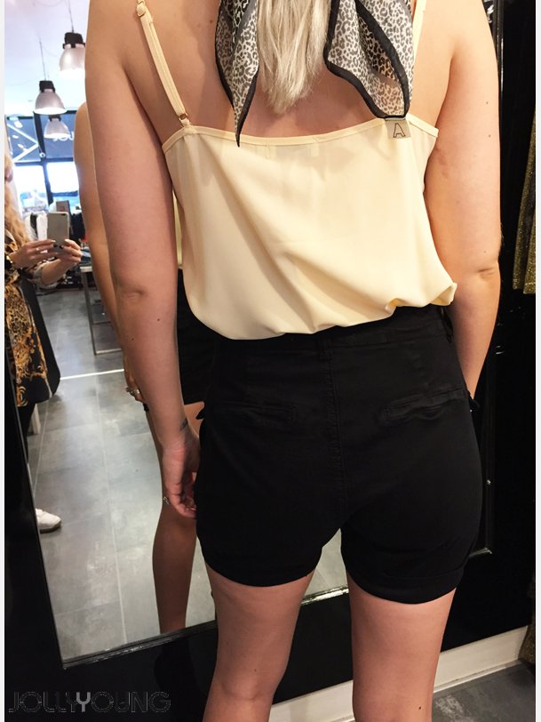 ROSALIA Shorts med knapper i sort farve