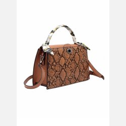 SANDRA Brun hndtaske i imiteret slangeskind 