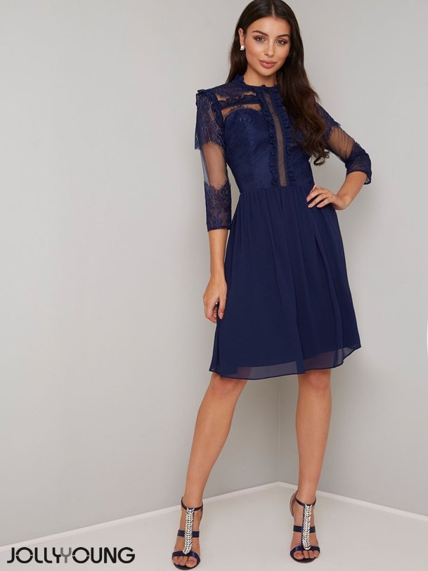 EMERY Navybl kjole med mesh og broderier